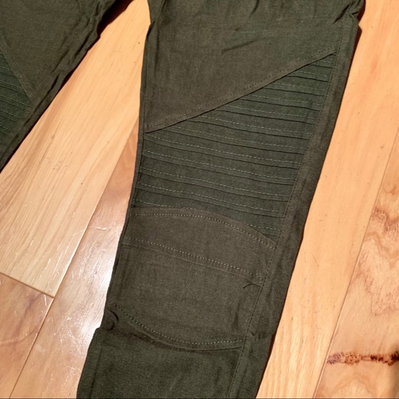 Moto Leggings with Zipper Ankle Detail - Picture 5 of 7